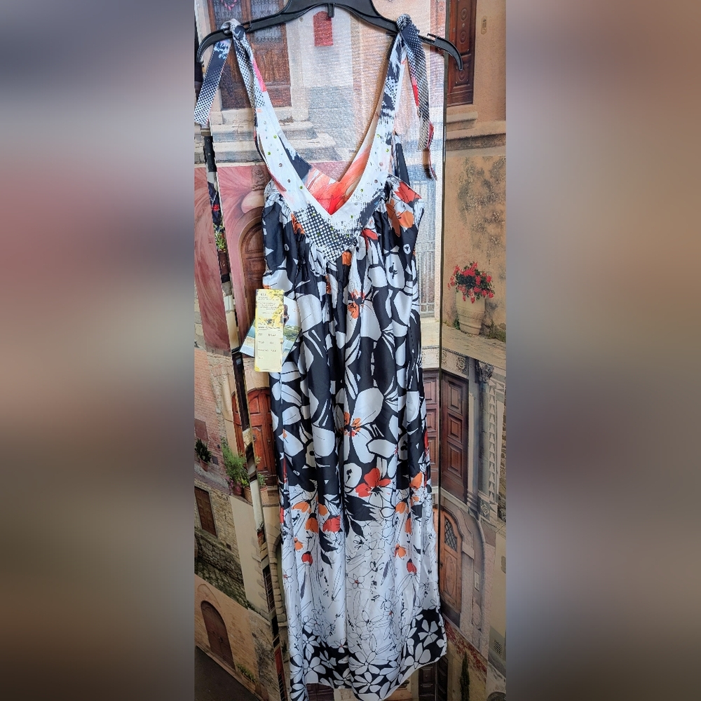 Lapis Black and White Floral Maxi Dress